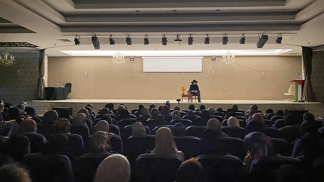 Konya Genç İHH, Filistin'e destek olmak için tiyatro gösterisi düzenledi