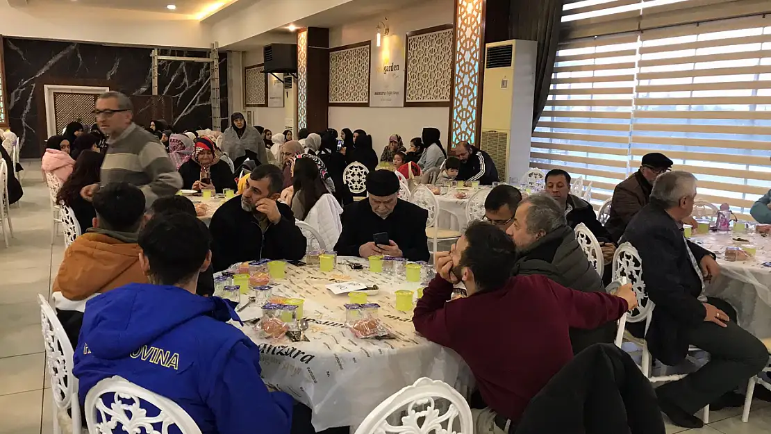 Konya Görmeyenler Derneği üyeleri ile iftarda buluştu