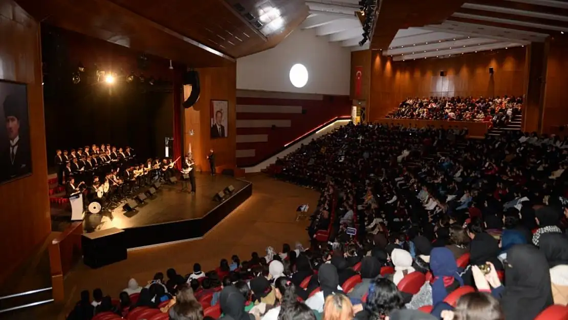 Konya İmam Hatip Lisesi Dini Musiki Korosu musiki konseri büyük beğeni topladı