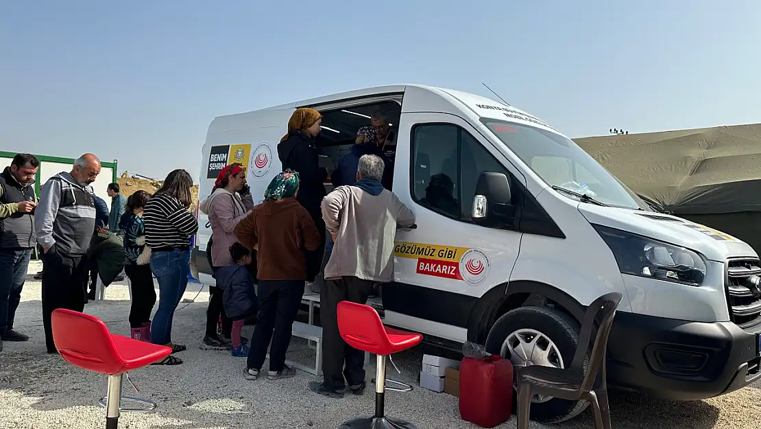 Konya Mobil Gözlük Aracı Hataylı Depremzedelere Hizmet Veriyor