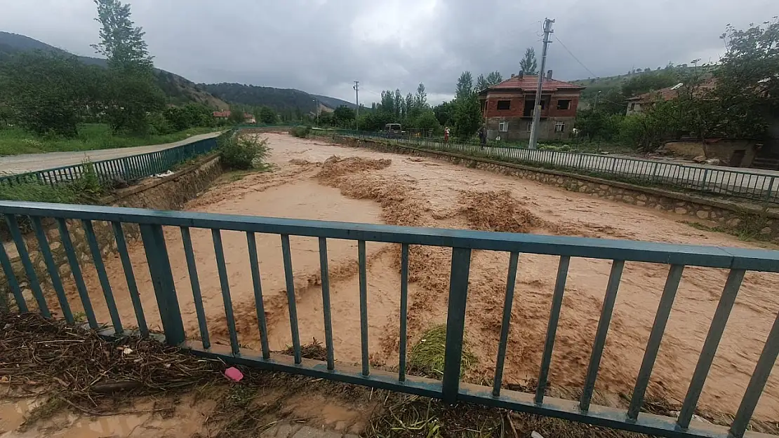 Konya'nın 3 ilçesinde sel meydana geldi