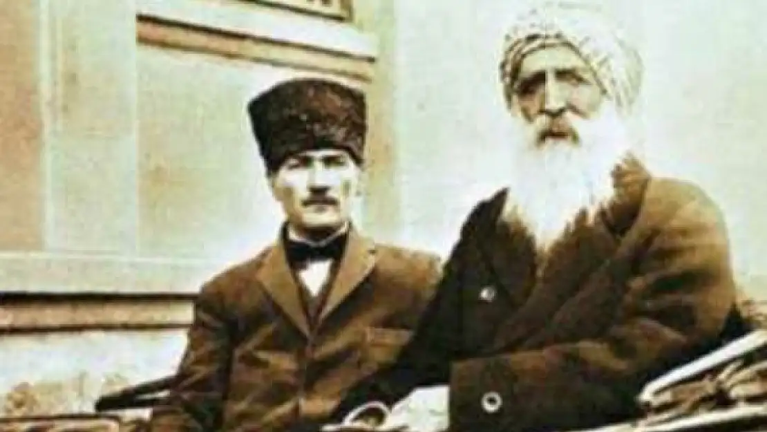 Konya'nın birçok yerinde ismi bulunan Elmalılı Hamdi Yazır, aslen nerelidir? 