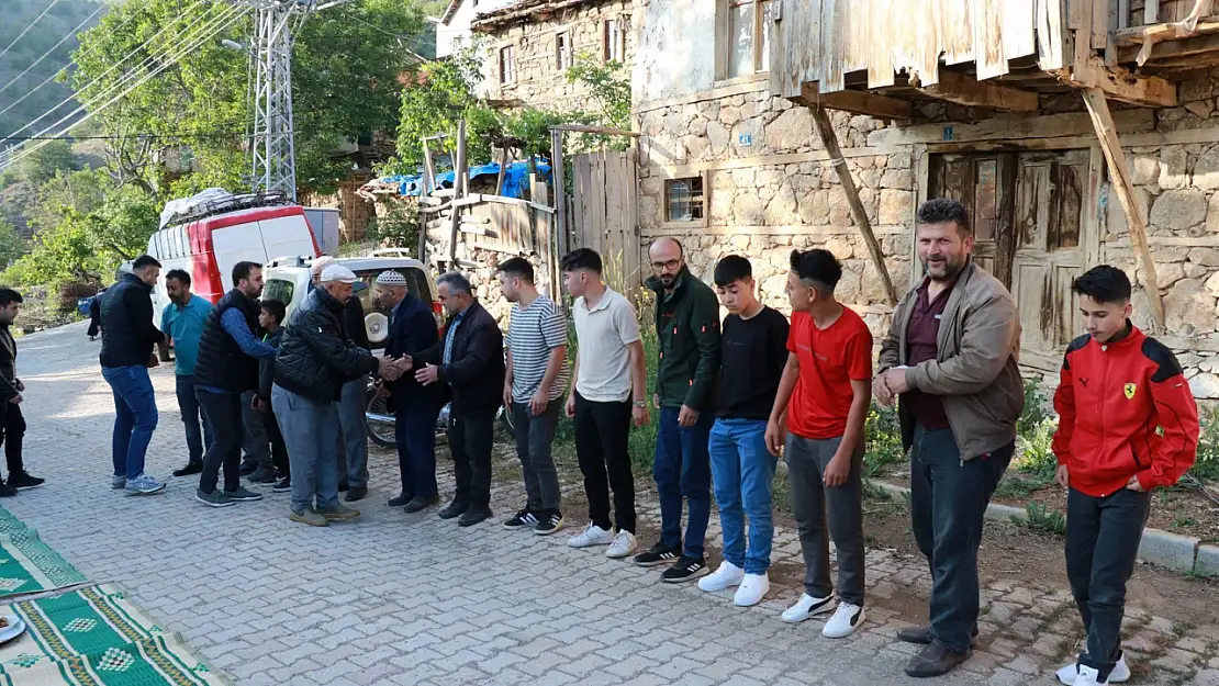 Konya'nın Dedemli Mahallesi'nde yüzyıllık bayram geleneği yaşatılıyor