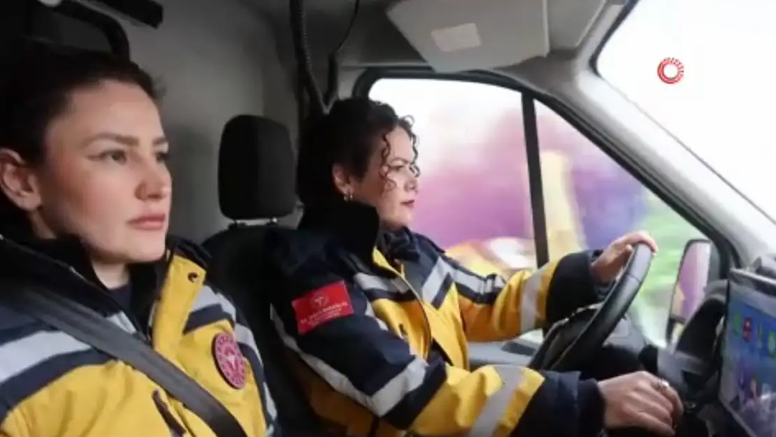 Konya'nın kadın paramedik ambulans şoförü hayat kurtarmak için saniyelerle yarışıyor