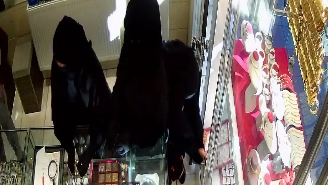 Konya'nın kalbinde milyonluk vurgun! Çarşaflı hırsızlar kameraya yakalandı