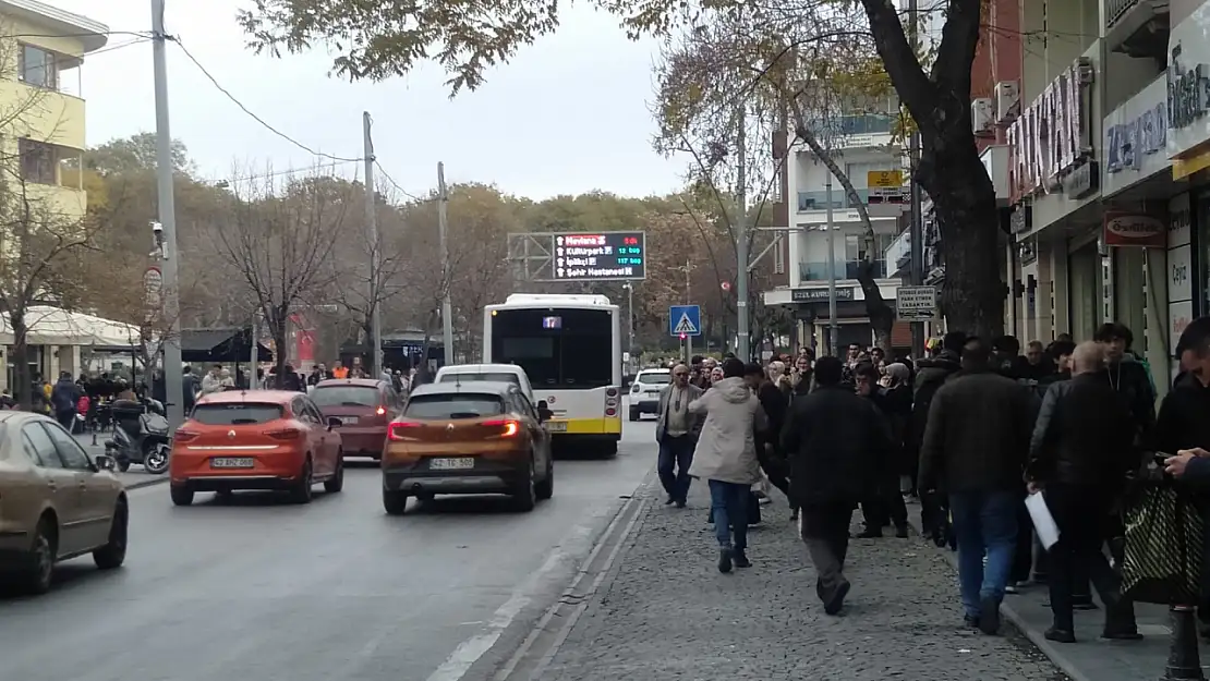 Konya'nın merkezinde durak krizi: Hem sürücü hem vatandaş hem de yolcular mağdur!