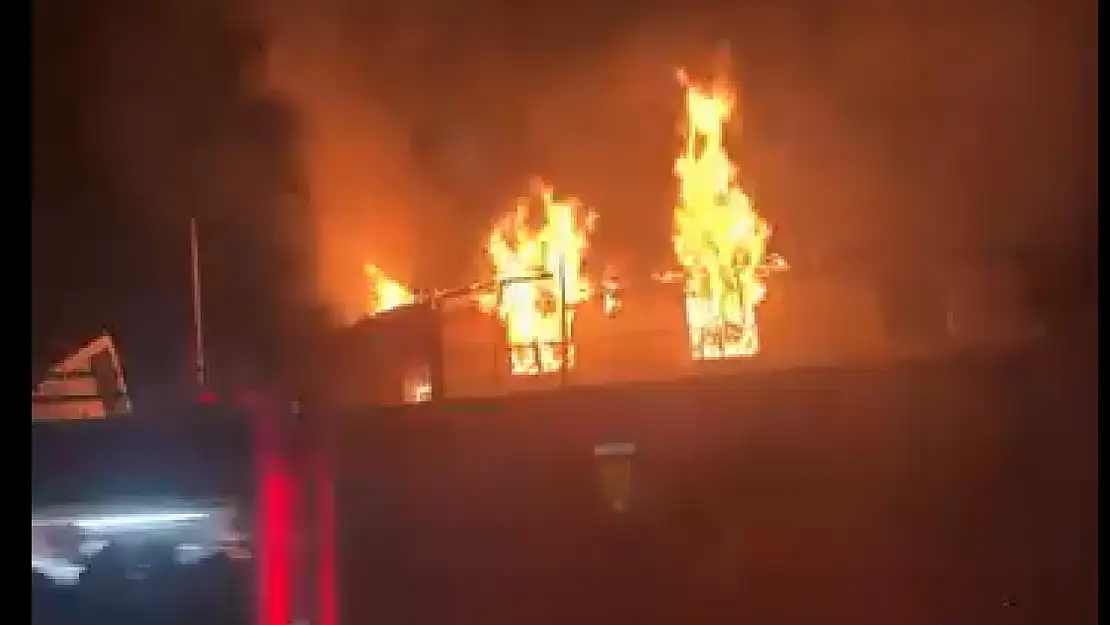 Konya'nın merkezinde korkutan yangın: Bölge güvenlik çemberinde!