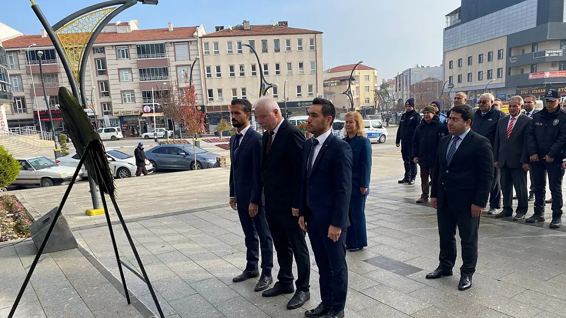 Konya'nın o ilçesinde anlamlı mesaj: Öğretmenler Günü, Atatürk Anıtı'na çelenk bırakılarak kutlandı!