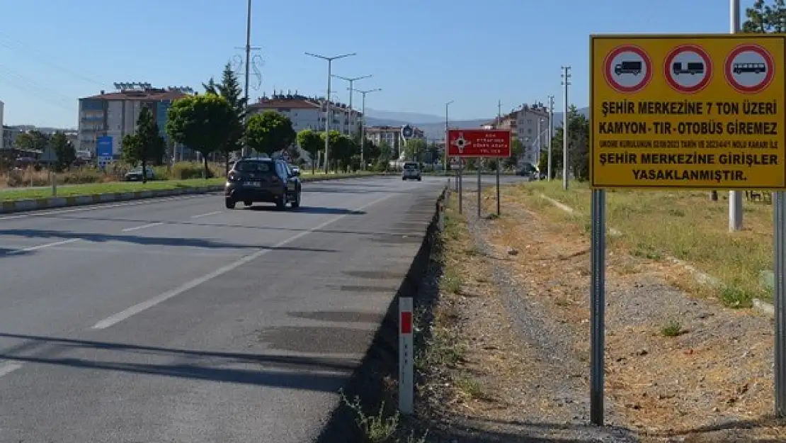 Konya'nın o ilçesinde giriş ve çıkışlara uyarı levhaları yerleştirildi