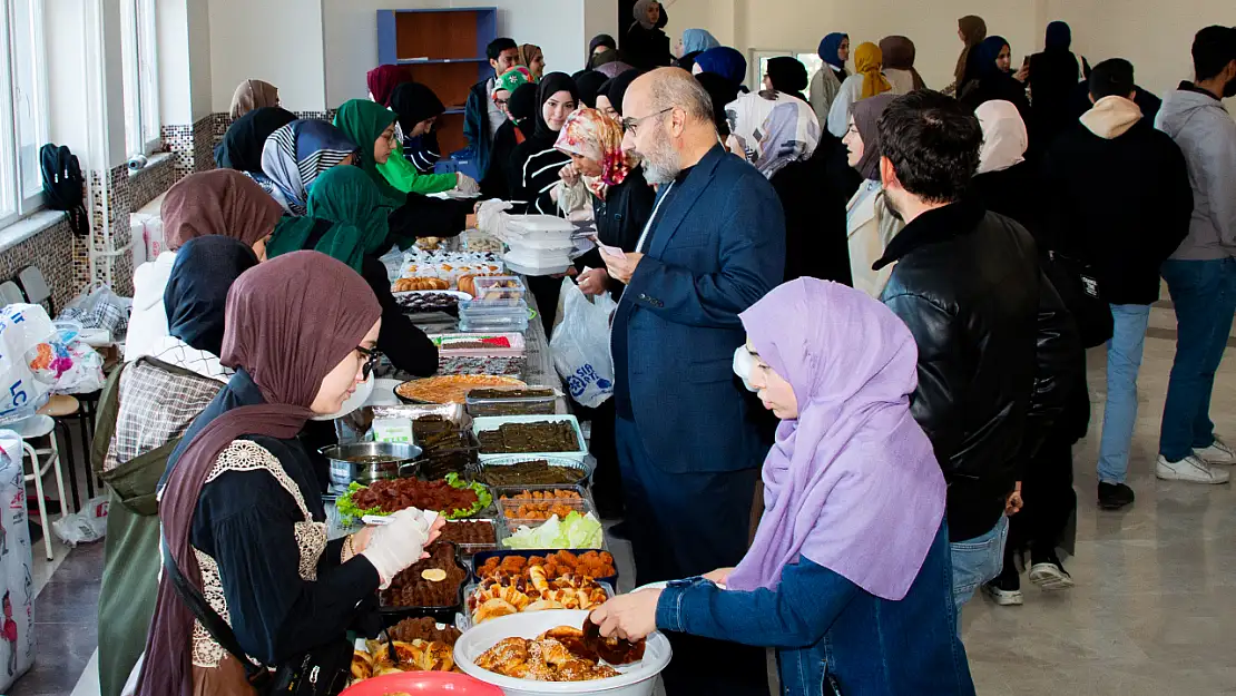 Konya'nın o üniversitesinde Gazze'ye Destek temalı fotoğraf sergisi ve kermes etkinliği