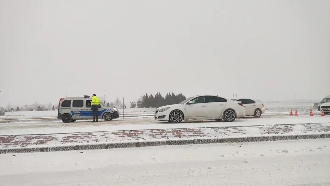 Konya'yı çevre illere bağlayan yollar kapatıldı!