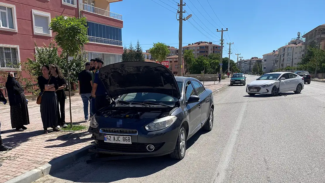 Konya'da 2 otomobil çarpıştı: 1 yaralı