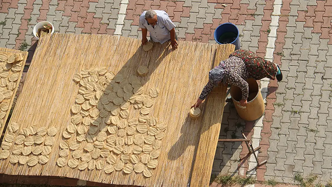 Konya'da çıtır tarhananın yapım telaşı sürüyor