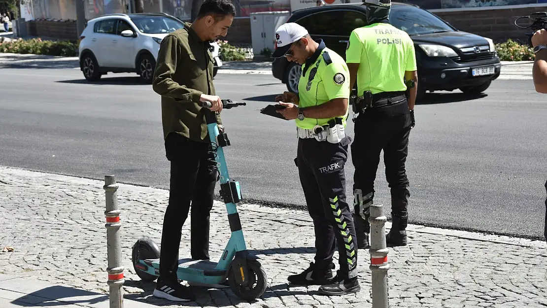 Konya'da elektrikli scooter sürücüleri denetlendi