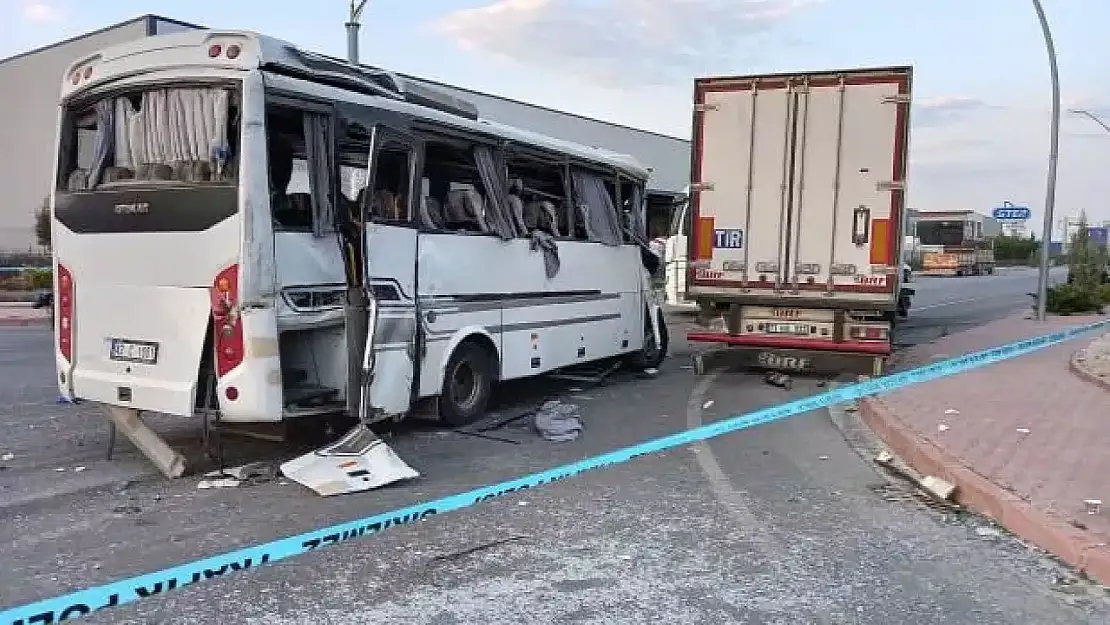 Konya'da feci kaza! İşçi servisi TIR'la çarpıştı: 1 ölü, 25 yaralı