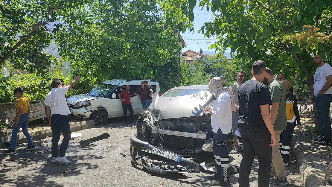 Konya'da iki trafik kazasında biri ağır 5 kişi yaralandı