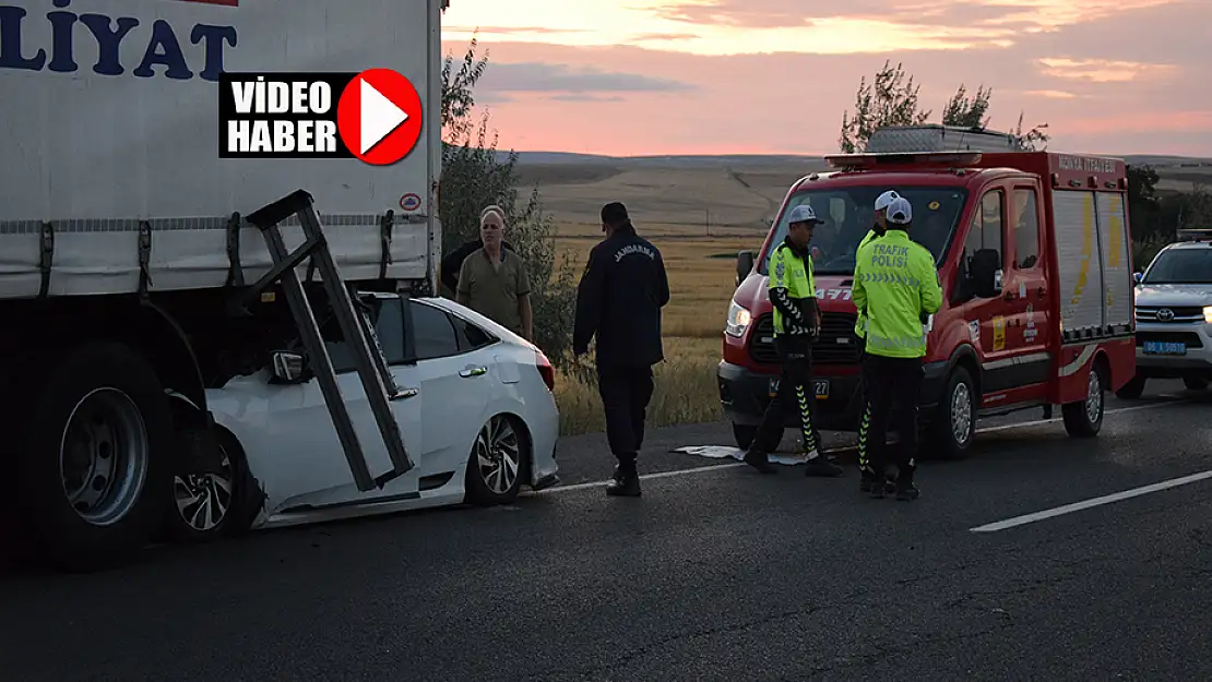 Konya'da feci kaza! Tıra ok gibi saplandı: 1 ölü, 3 kişi yaralı