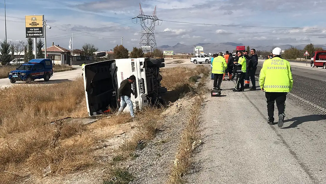 Konya'da midibüs şarampole devrildi: 1 yaralı