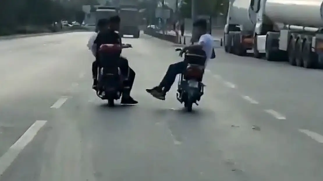 Konya'da motosiklete yan oturan sürücünün tehlikeli yolculuğu