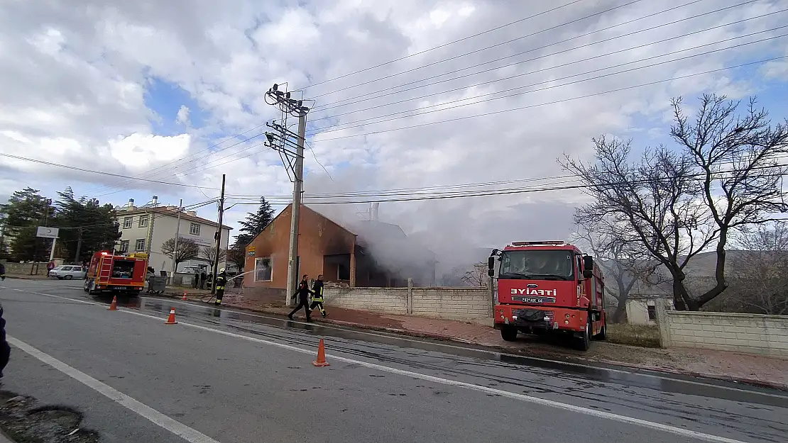 Konya'da müstakil ev çıkan yangında kullanılamaz hale geldi