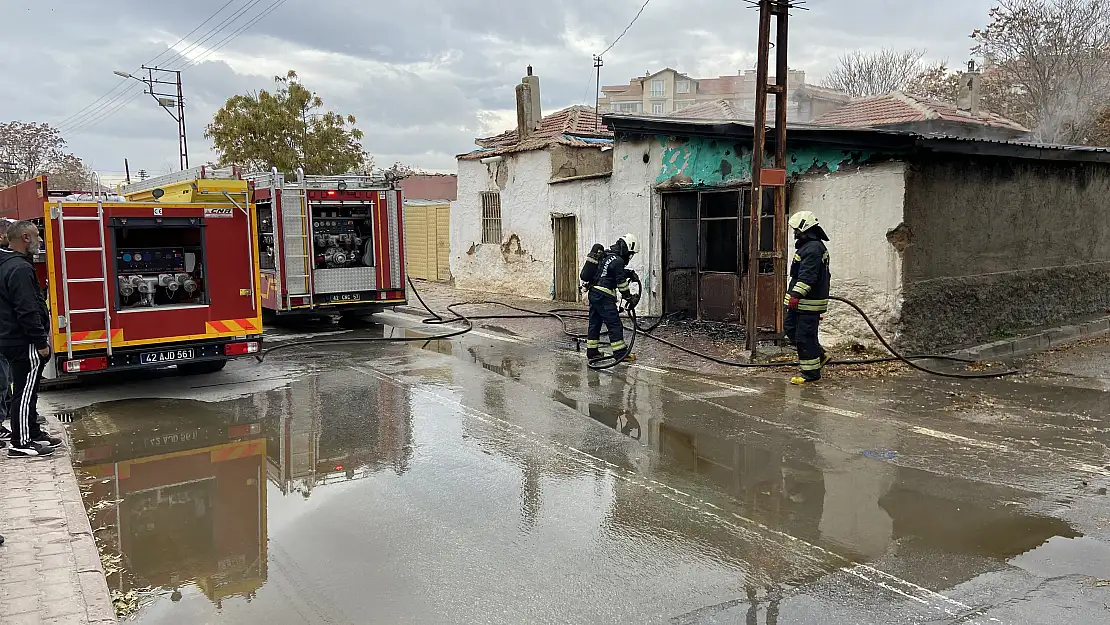 Konya'da müstakil evin deposunda yangın