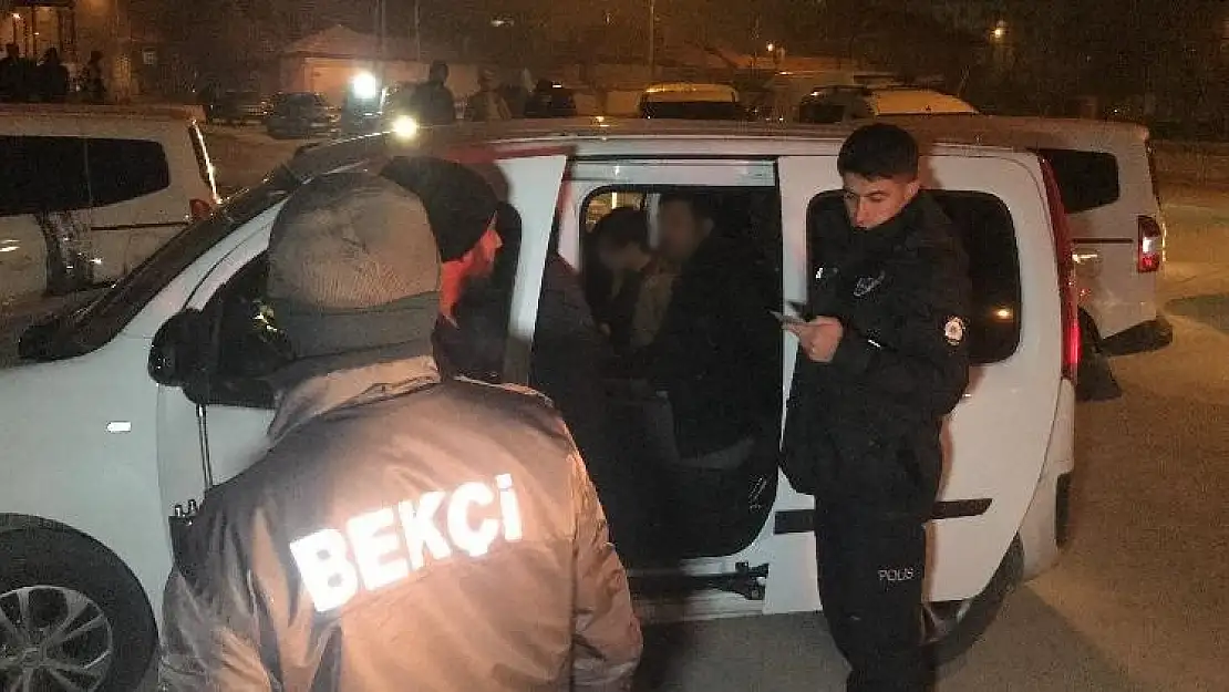 Konya'da polisin 'dur' ihtarına uymayan 4 kişi yakalandı