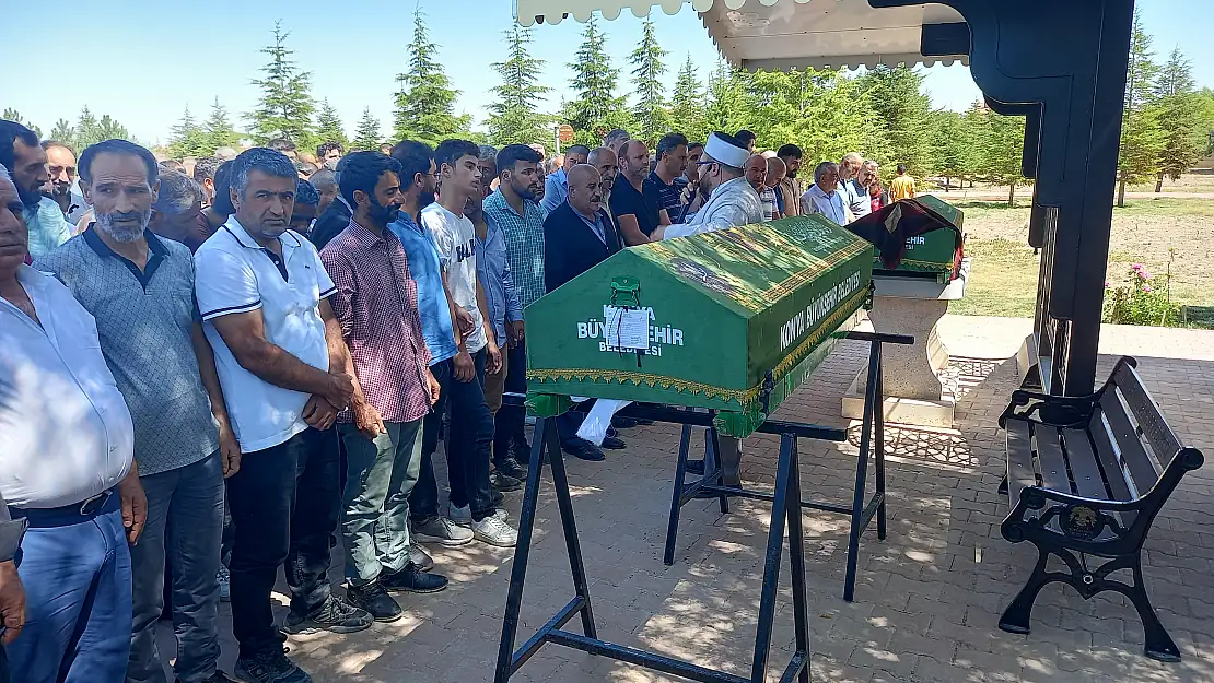 Konya'da saman tozu kavgasında öldürülen çift son yolculuğuna uğurlandı