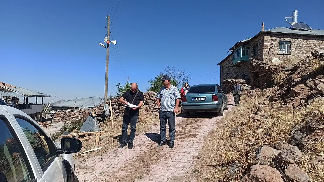 Konya'da şiddetli rüzgarda çatıları hasar gören evler için çalışma başlatıldı