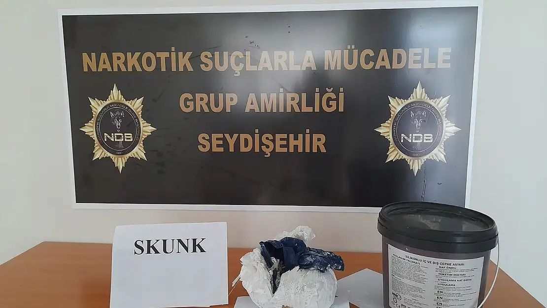 Konya'da şüpheli araçta boya kutusunda 'skunk' ele geçirildi!