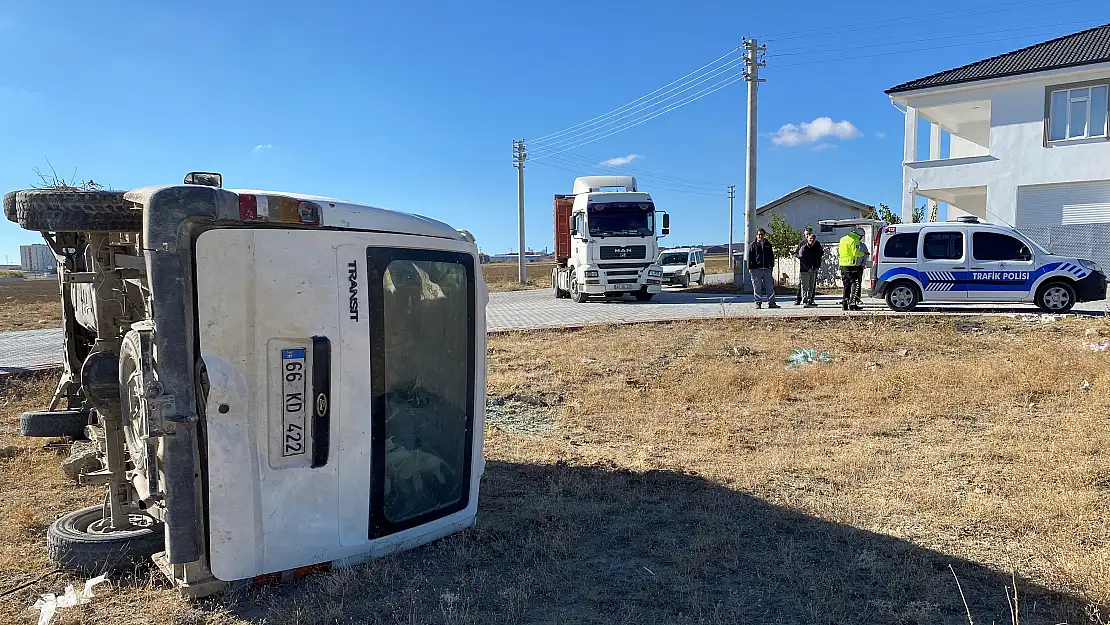 Konya'da tır ile minibüs çarpıştı: 3 yaralı