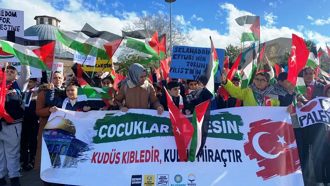 Konyalı çocuklar, kardeşleri için gökyüzüne balon bıraktı!