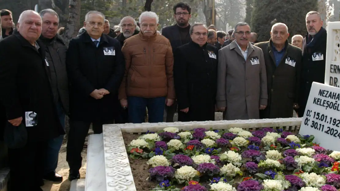 Konyalı hayırsever işadamı kabri  başında anıldı!