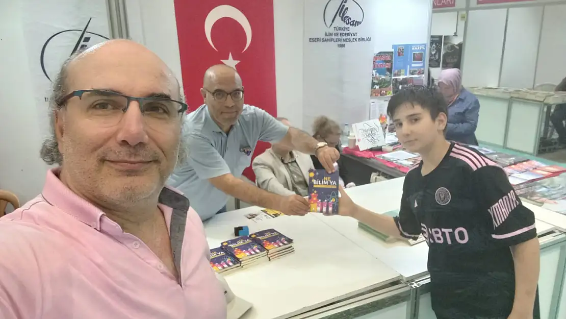 Konyalı öğretmen Şahin 20. Ankara Kitap Fuarı'na katıldı!