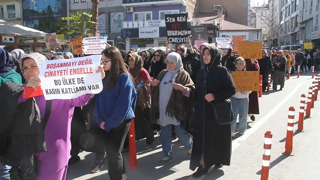 Konyalılar kadın ve çocuklar için yürüdü