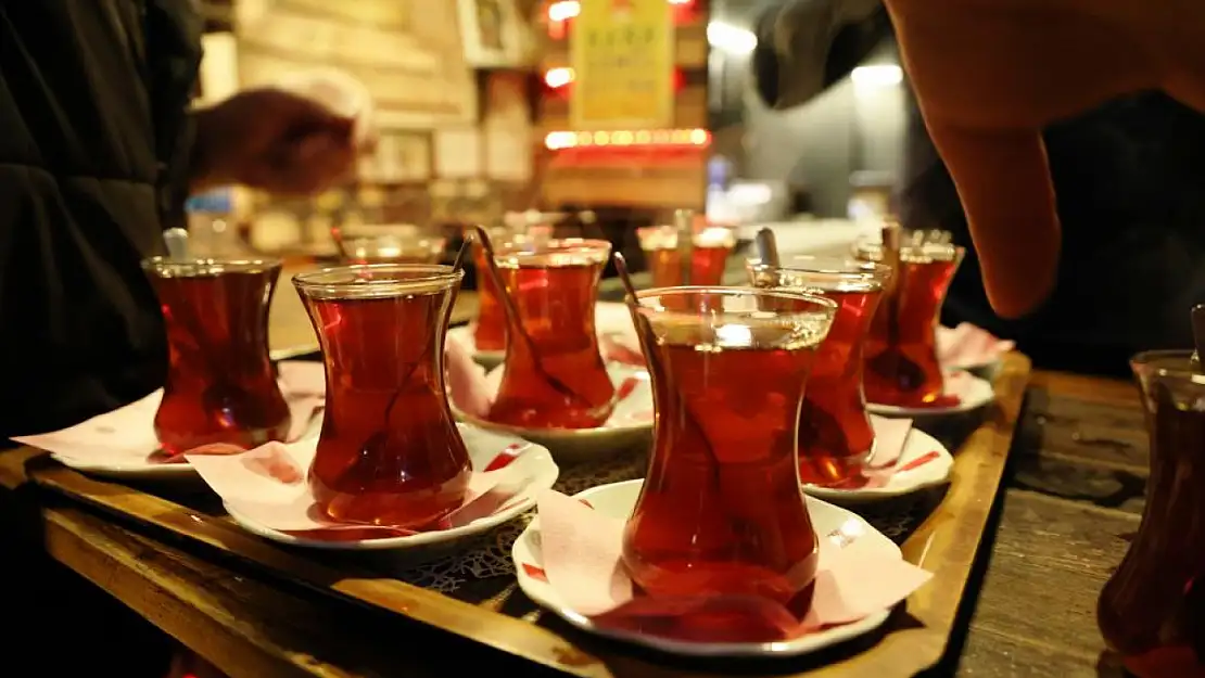 Konyalıların İftar ile sahur arasında keyif veren lezzet: Közde çay!
