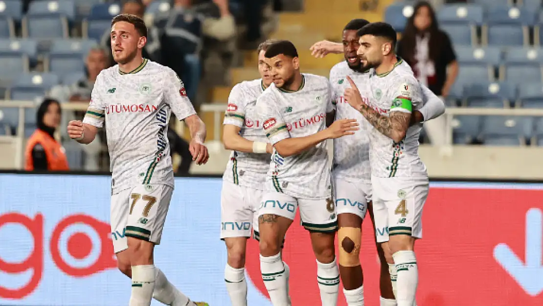 Konyaspor'da beklenen oldu: Kanat oyuncusu ayrıldı!