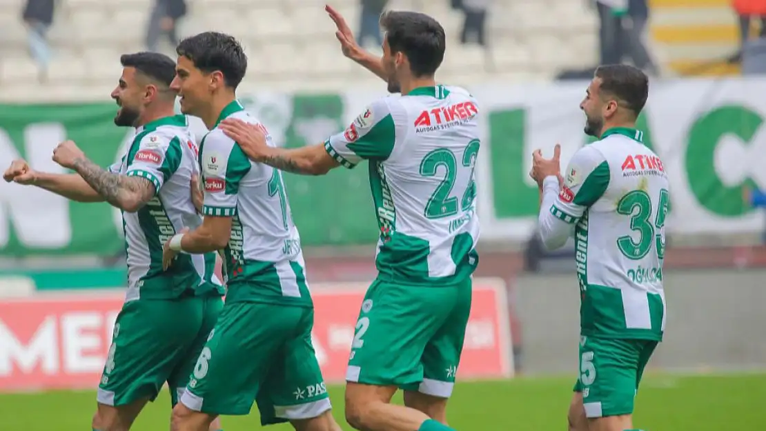 Konyaspor İlk Yarıda Üstünlüğü Yakaladı