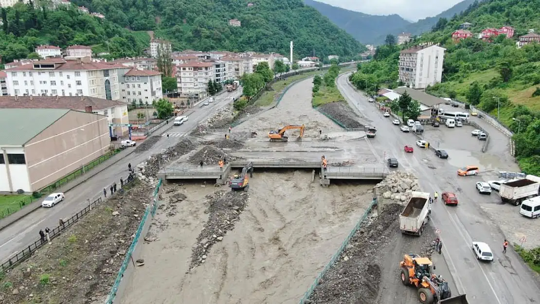 Köprü yıkılacak mı yıkılmayacak mı endişesi mahalleliyi canından bezdirdi