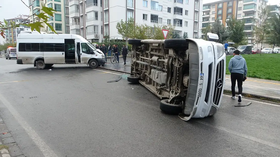 Korkutan kaza: Öğrenci aracı devrildi!