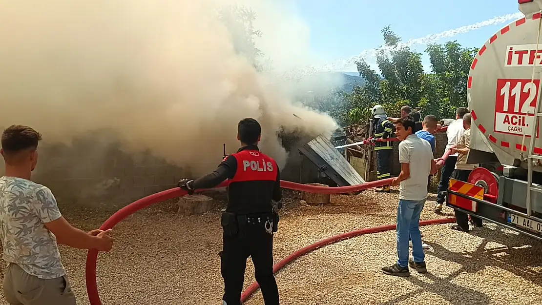 Kozan'da Tek Katlı Evde Yangın Çıktı