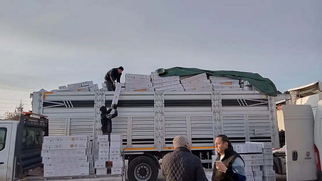 Kulu'dan depremzedelere yardım