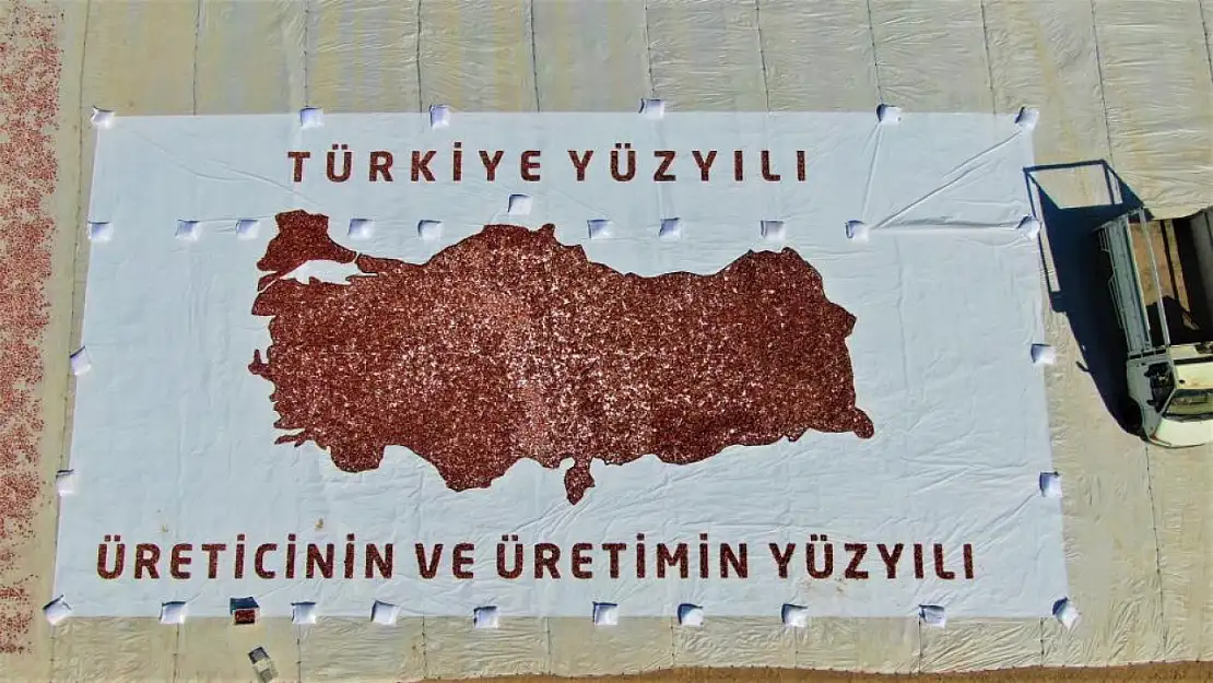 Kurutmalık domateslerle 'Türkiye Yüzyılı' yazıldı