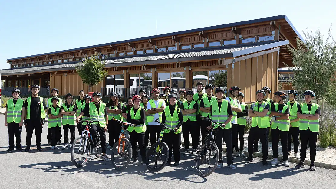 Lise Öğrencileri Doğal ve Tarihi Güzellikler Eşliğinde Pedal Çevirdi