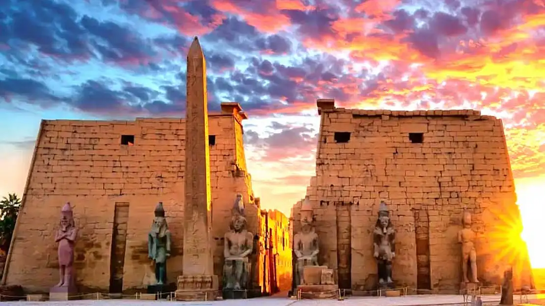 Luksor Tapınağı: Mısır'ın En Görkemli Antik Eserlerinden Biri