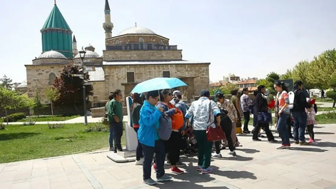 Mevlana müzesinde hafta sonu yoğunluğu