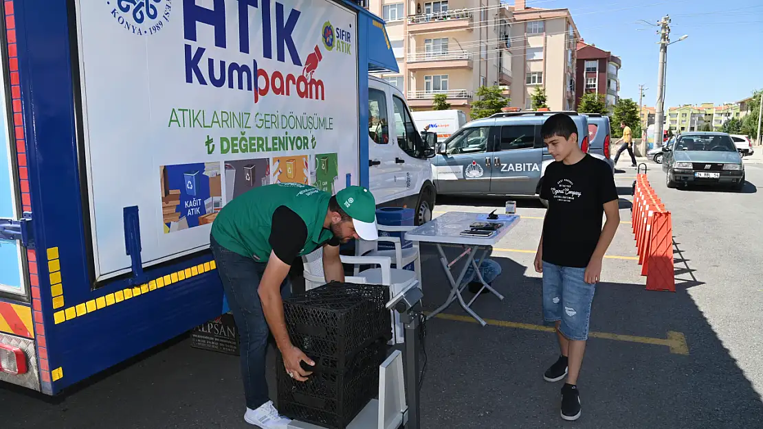 Mobil atık aracı semt pazarlarına hizmete devam ediyor