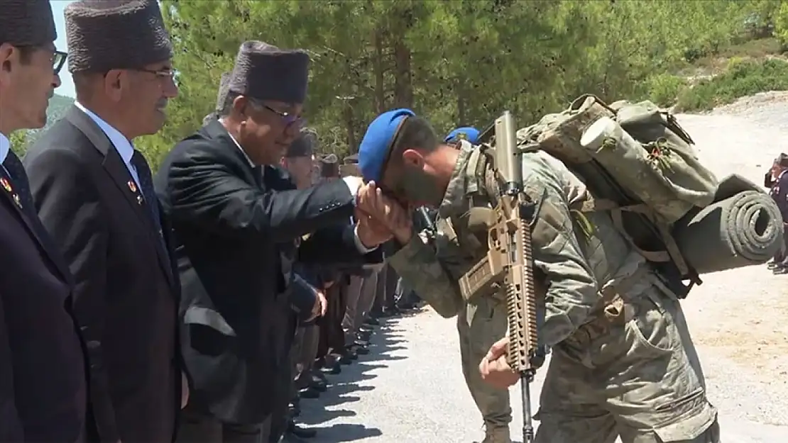 MSB duyurdu: Komandolar, Kıbrıs Gazileri ile bir araya geldiler!