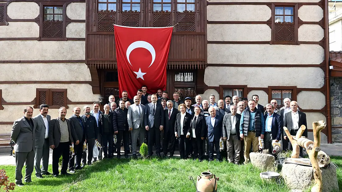 Muhtarlar günü dolayısıyla Başkan Tutal muhtarlarla bir arada