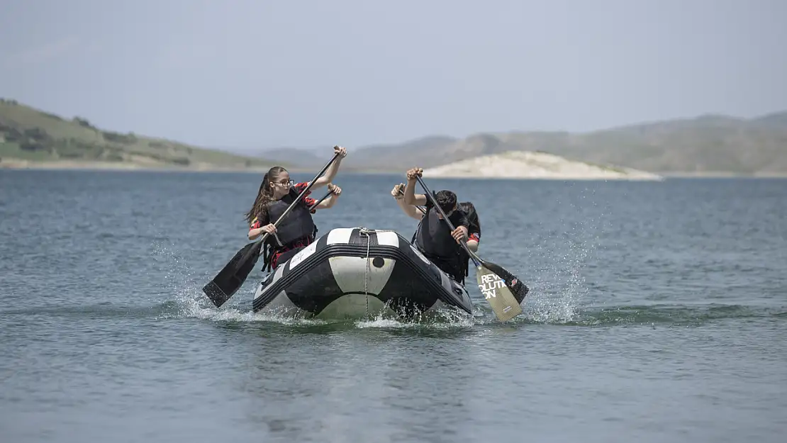 Munzur Çayı ve Keban Baraj Gölü, su sporlarına ilgisi olan öğrencilere ev sahipliği yapıyor