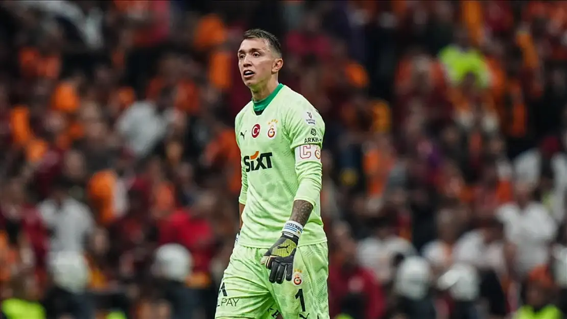 Muslera, Estudiantes'e transfer oldu!